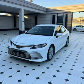 Toyota Camry 2021