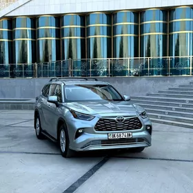 Toyota Highlander 2021