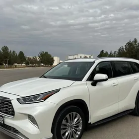 Toyota Highlander 2022