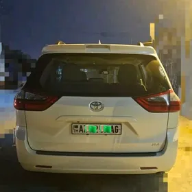 Toyota Sienna 2019