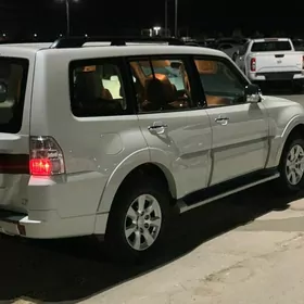 Mitsubishi Pajero 2020
