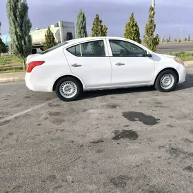Nissan Versa 2011