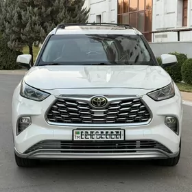 Toyota Highlander 2021