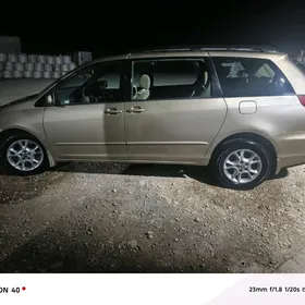 Toyota Sienna 2004