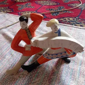 Фарфоровая статуэтка