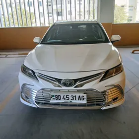 Toyota Camry 2021