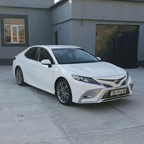 Toyota Camry 2021
