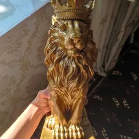 Swinir Heykel Yolbars