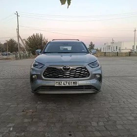 Toyota Highlander 2021