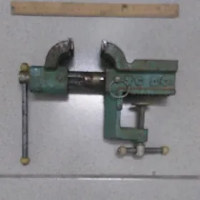 Тиски слесарные