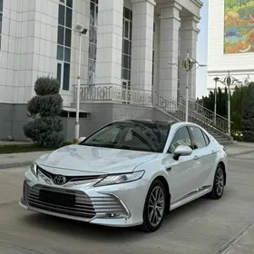 Toyota Camry 2021