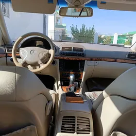 Mercedes-Benz E320 2004