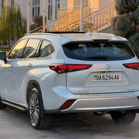 Toyota Highlander 2021