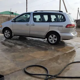 Toyota Sienna 2002