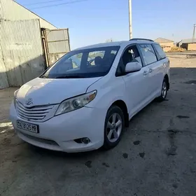 Toyota Sienna 2010