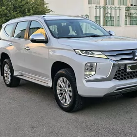 Mitsubishi Pajero 2020