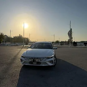 Hyundai Elantra 2024