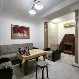 В ЦЕНТРЕ ЫЛХАМ  АЛЛЕЯ