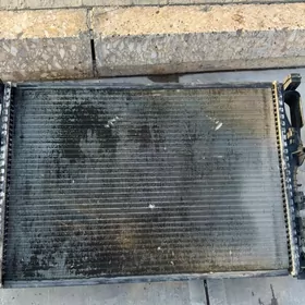 радиатор охлаждения Мерс w211