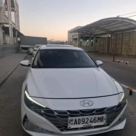 Hyundai Elantra 2022