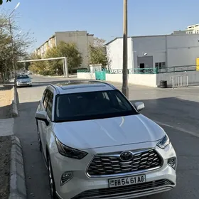 Toyota Highlander 2021