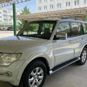 Mitsubishi Pajero 2015