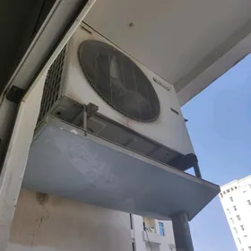 Канальник кондиционер McQuay