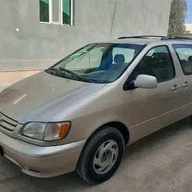 Toyota Sienna 2001