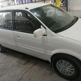 Mitsubishi Chariot 1991