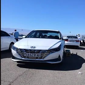 Hyundai Elantra 2022