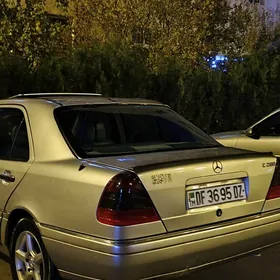 Mercedes-Benz C280 1995