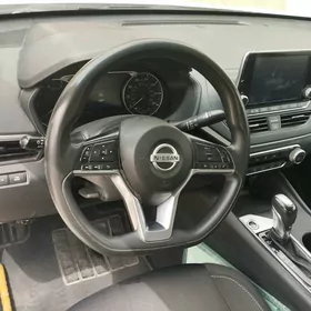 Nissan Altima 2019