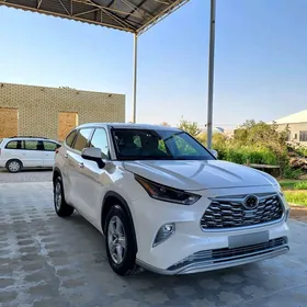 Toyota Highlander 2021
