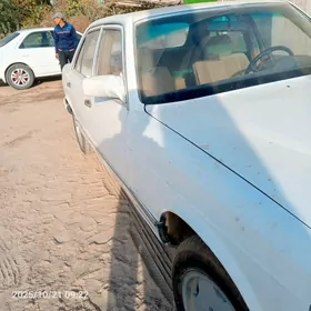 Mercedes-Benz W126 1987