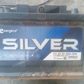 Sökülip satylýar Akumulýator.