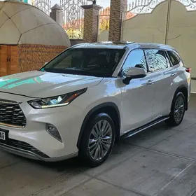 Toyota Highlander 2021