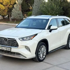 Toyota Highlander 2021