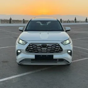 Toyota Highlander 2021