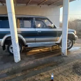 Mitsubishi Pajero 1994