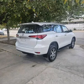 Toyota Fortuner 2024