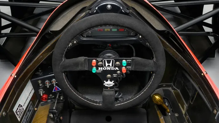 Aýrton Sennanyň meşhur Formula-1 bolidi auksiona çykarylar