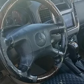 Mitsubishi Montero 2000