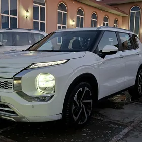 Mitsubishi Outlander 2025