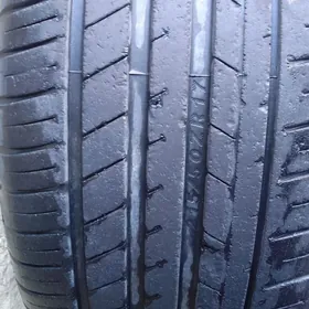 1.çCarolla 215.50R17