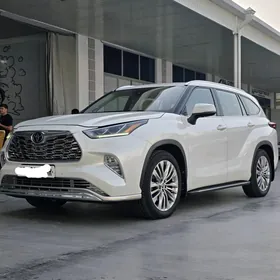 Toyota Highlander 2021