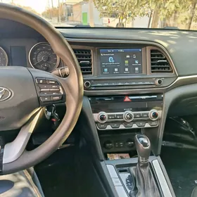 Hyundai Elantra 2020