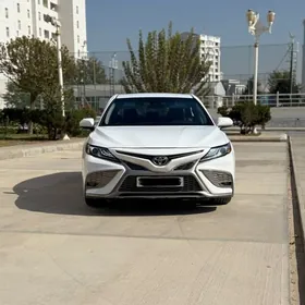 Toyota Camry 2021