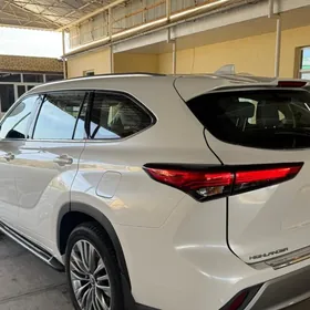 Toyota Highlander 2020