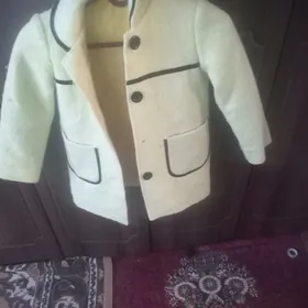 пальтишко  на 5 лет и постарше