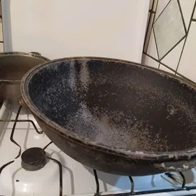 Казан чугунный.